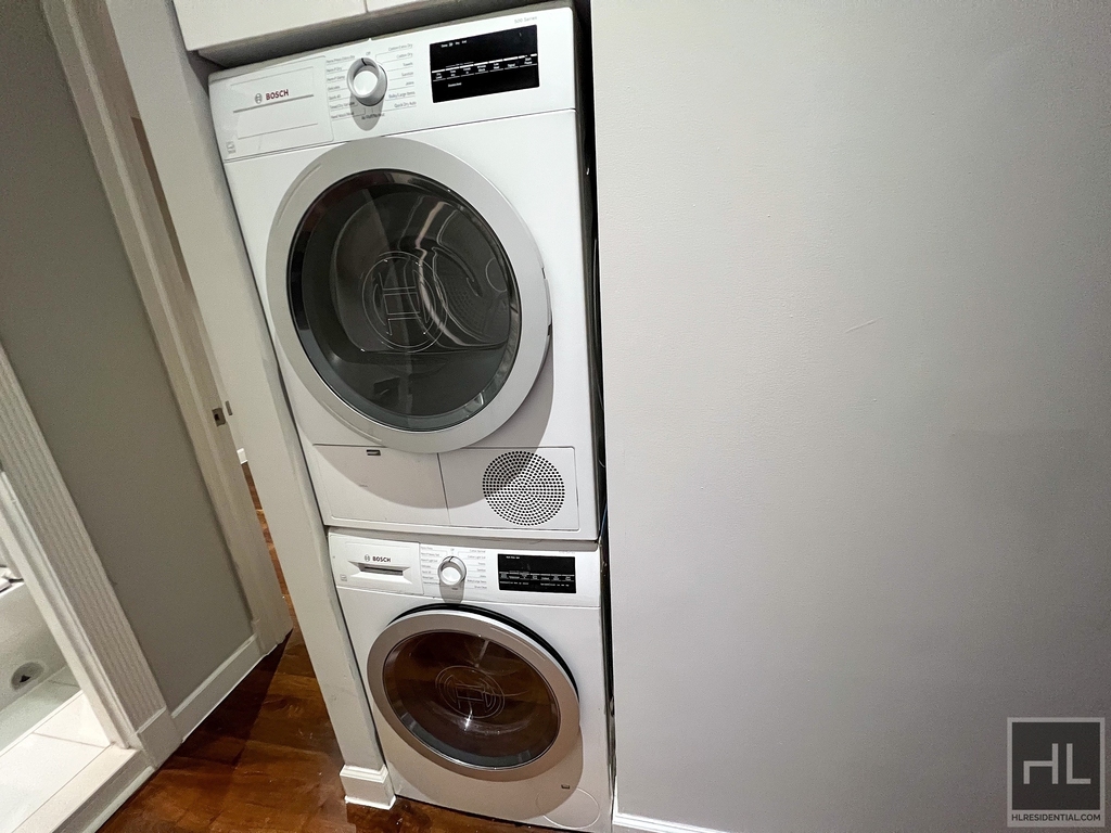 2 Avenue - Photo 1