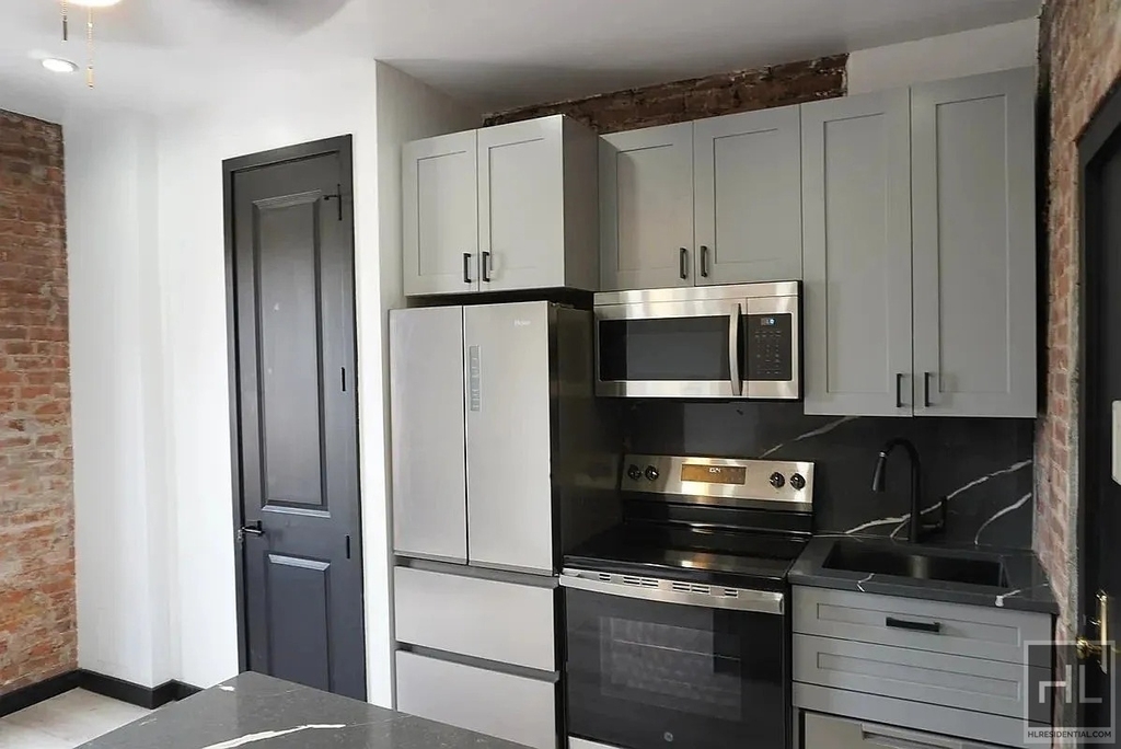 2nd Avenue - Photo 1