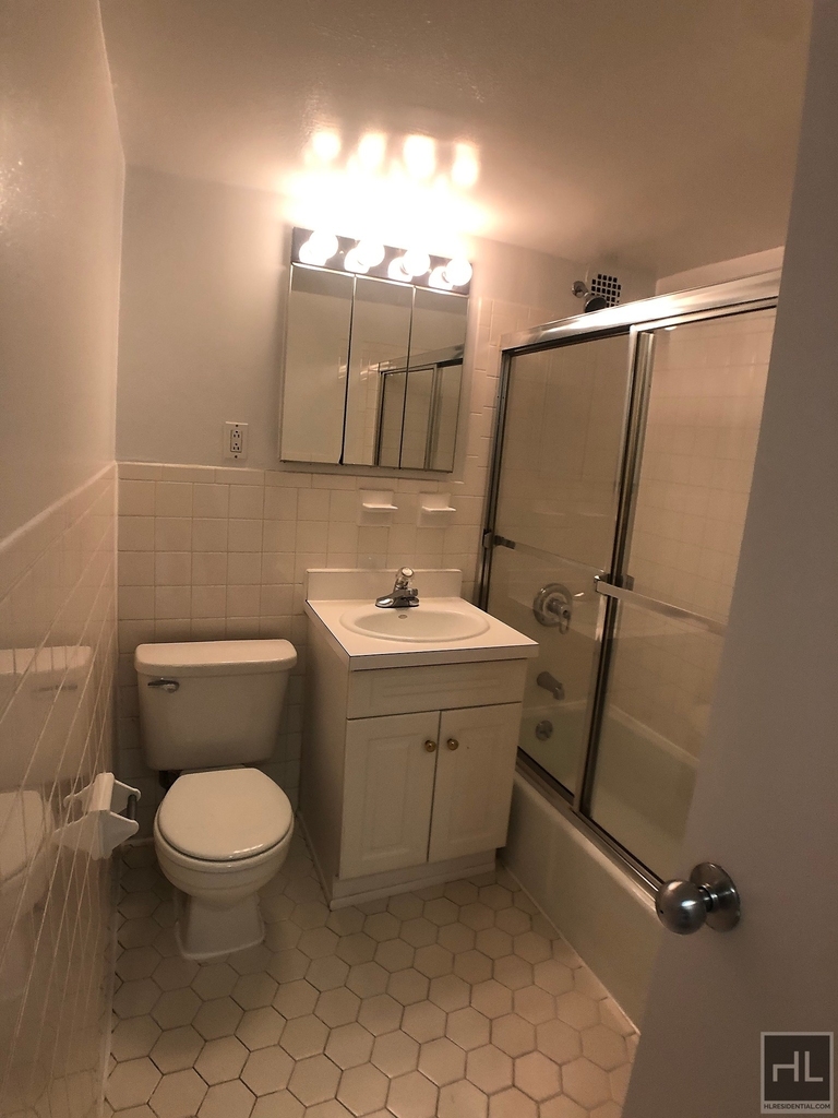 York Avenue - Photo 2