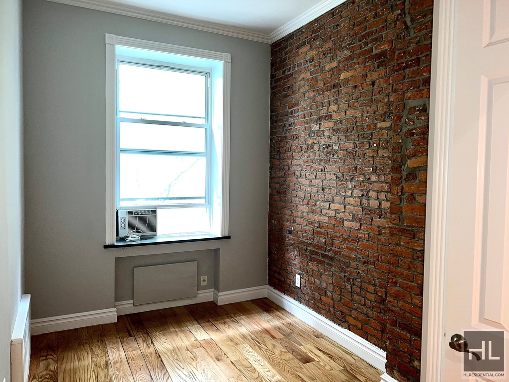 E 16th St. - Photo 4