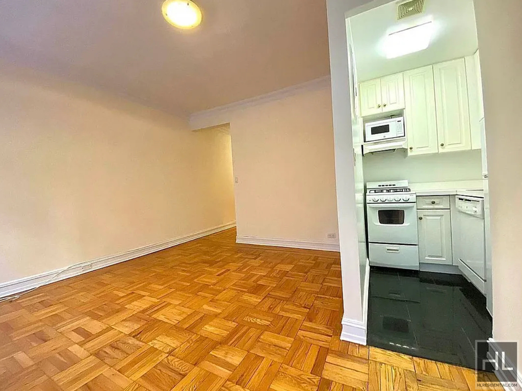 West 79 Street - Photo 2