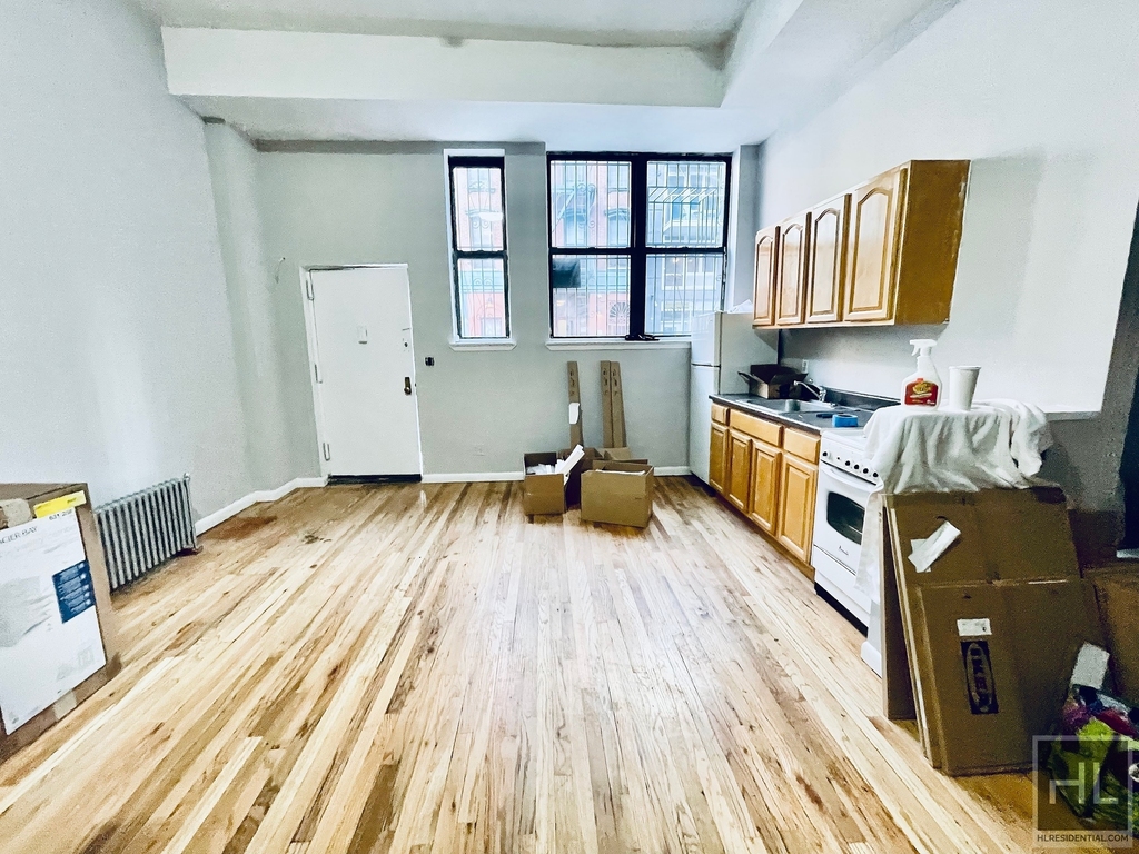 Stanton Street - Photo 1