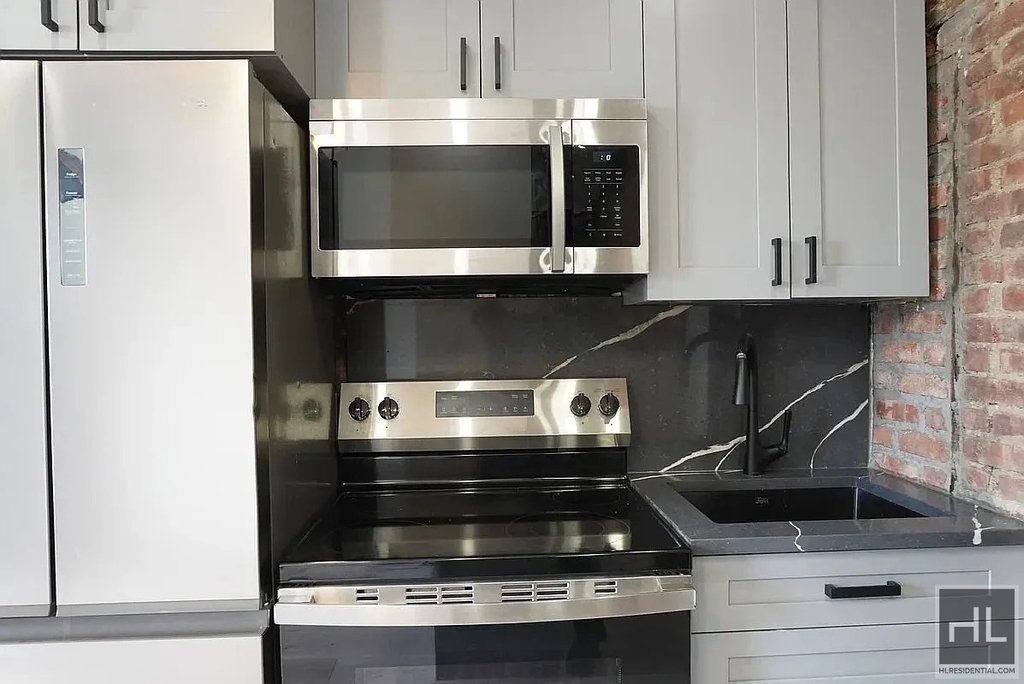 2nd Avenue - Photo 7