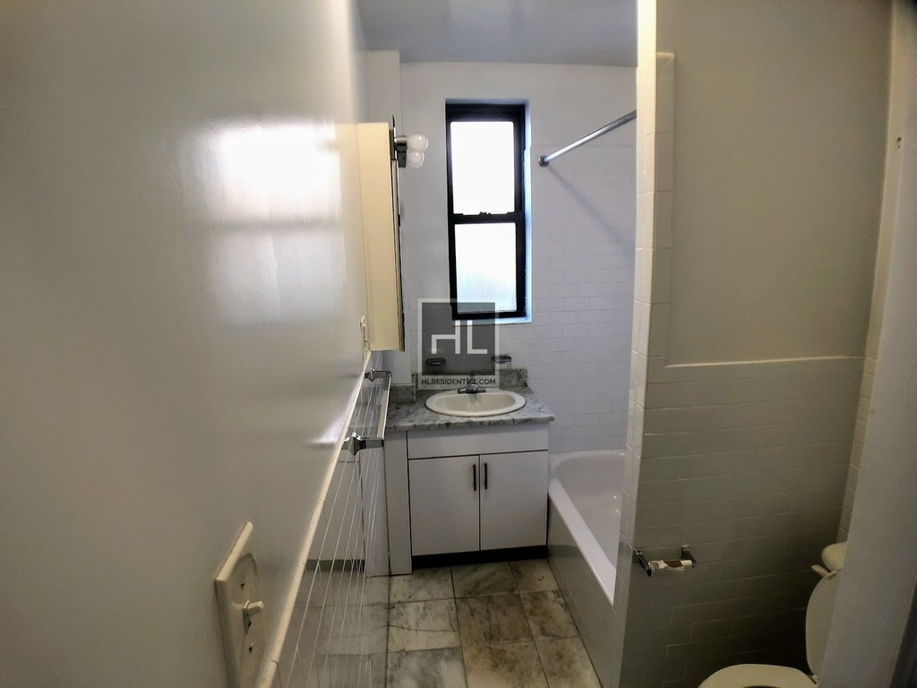 West 12 Street - Photo 2