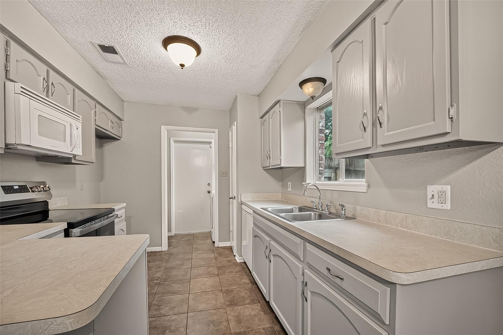 16451 Cavendish Drive - Photo 12