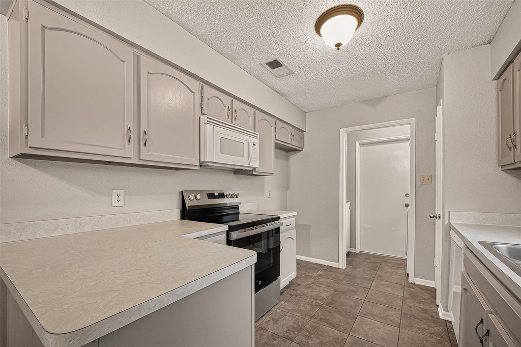 16451 Cavendish Drive - Photo 13