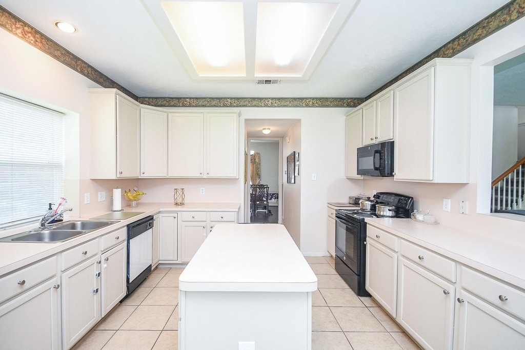 15715 Brookwood Lake Place - Photo 4