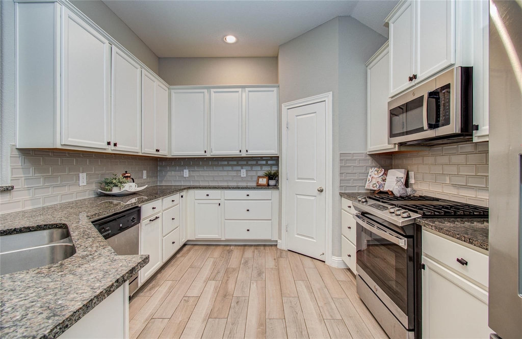 19029 Villa Lane - Photo 19