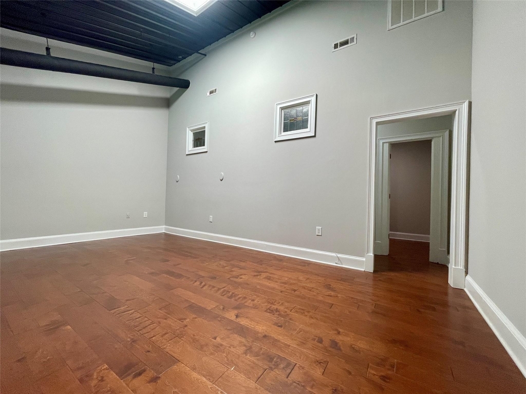 250 W Washington Street - Photo 9