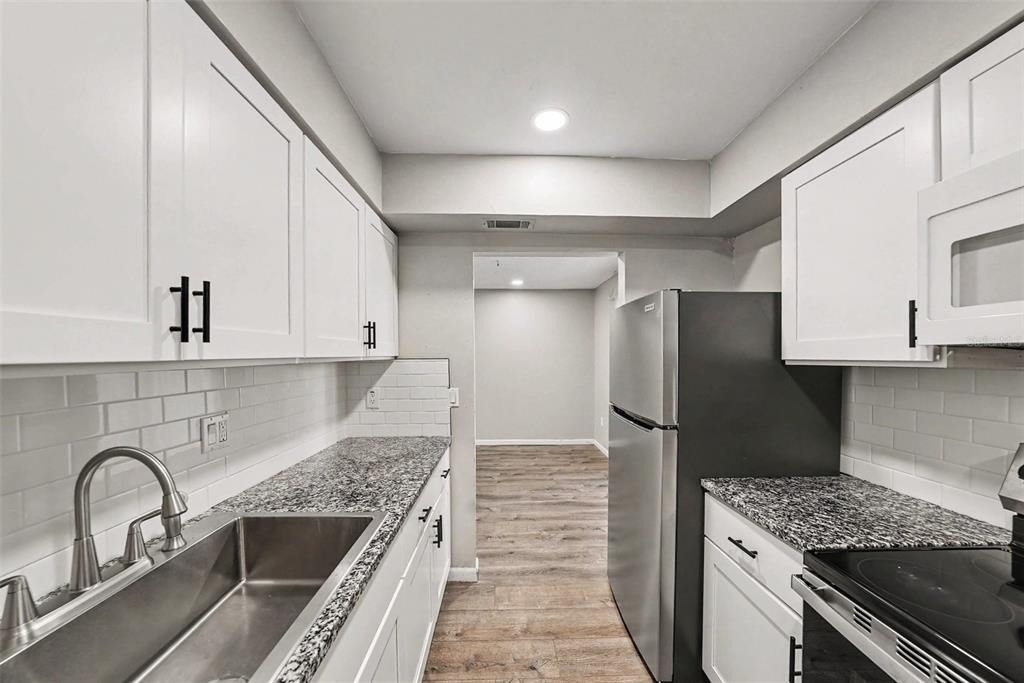 9208 N Connechusett Road - Photo 10