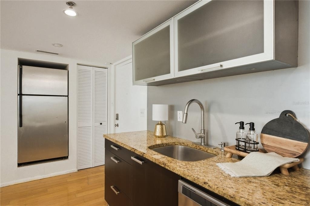 701 S Madison Avenue - Photo 12