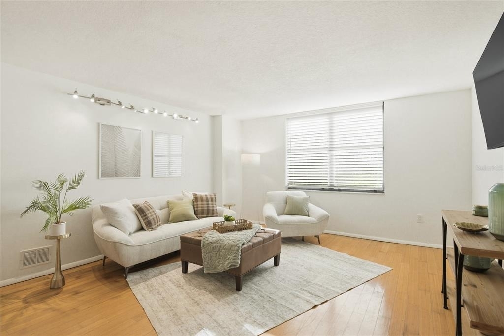 701 S Madison Avenue - Photo 9