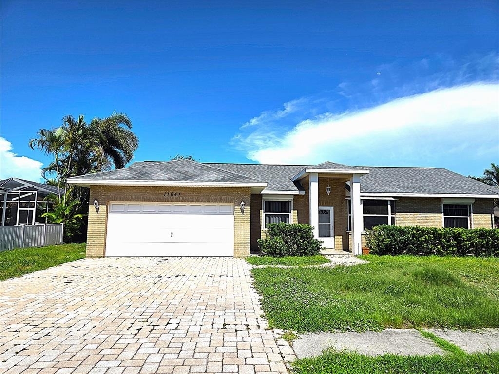 11641 59th Street N - Photo 0