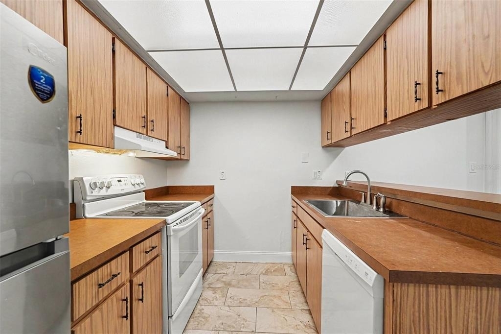 9208 N Connechusett Road - Photo 10