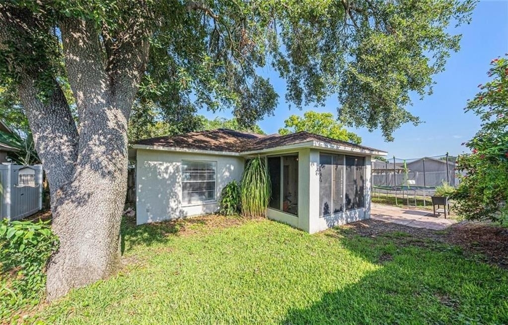 7330 Fairwood Avenue - Photo 3