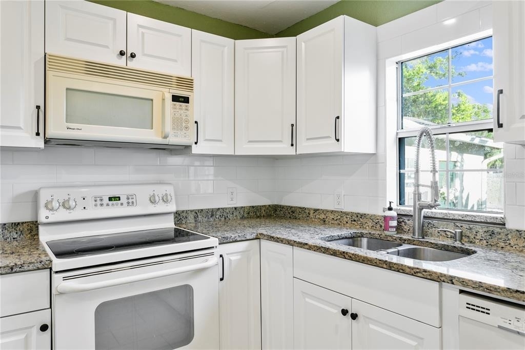 4740 22nd Avenue N - Photo 11