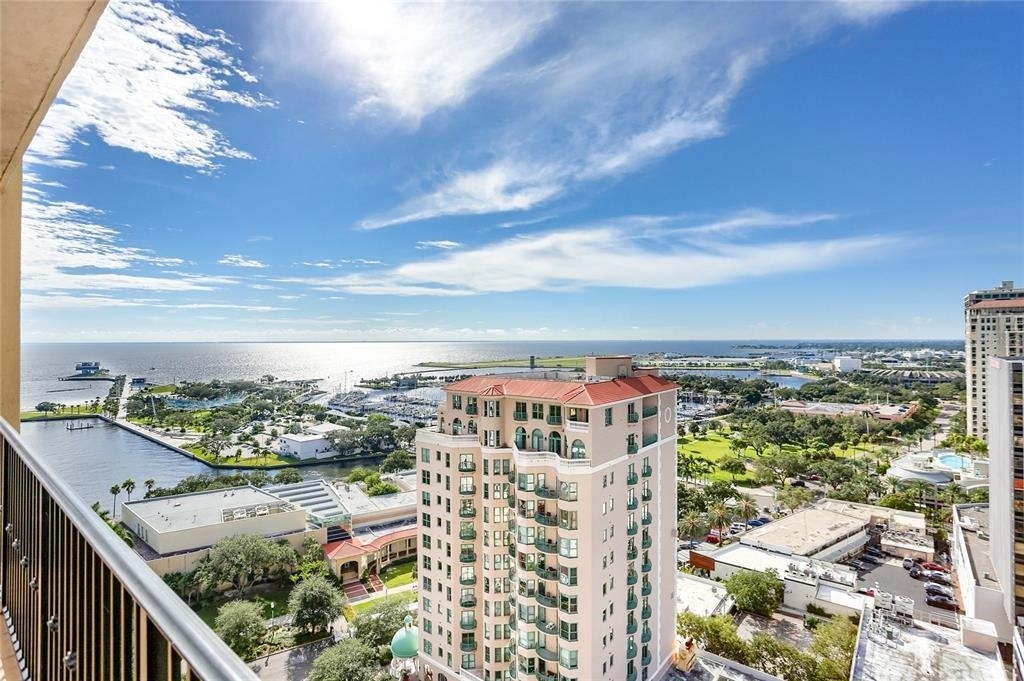 300 Beach Drive Ne - Photo 1