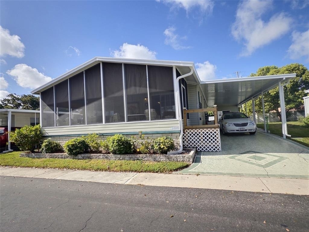 136 Pindo Palm Street W - Photo 0