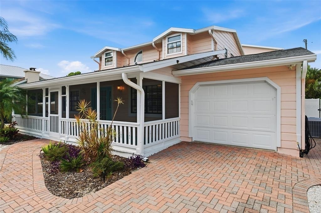 345 Bailey Street - Photo 2