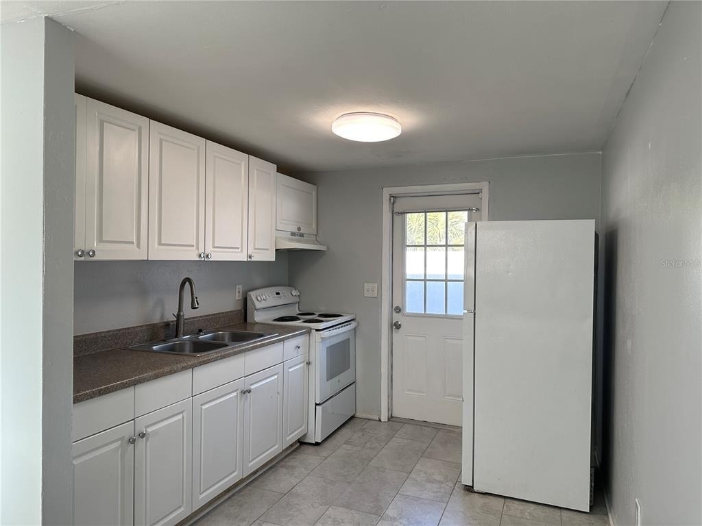 351 50th Avenue N - Photo 9