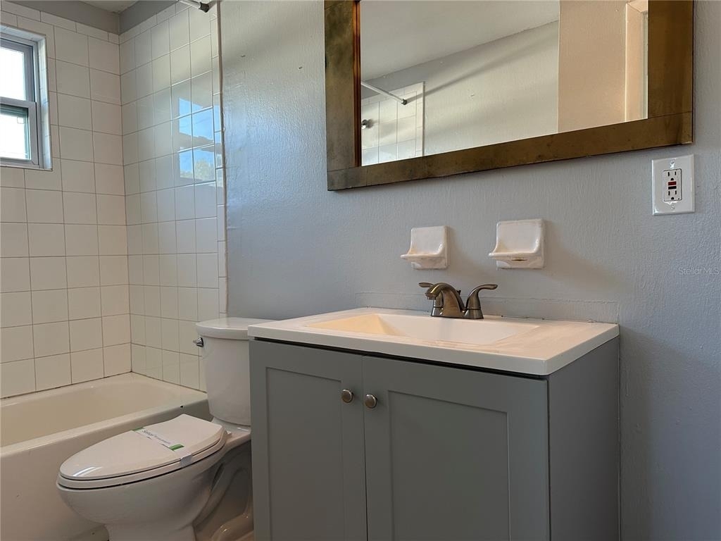 351 50th Avenue N - Photo 4