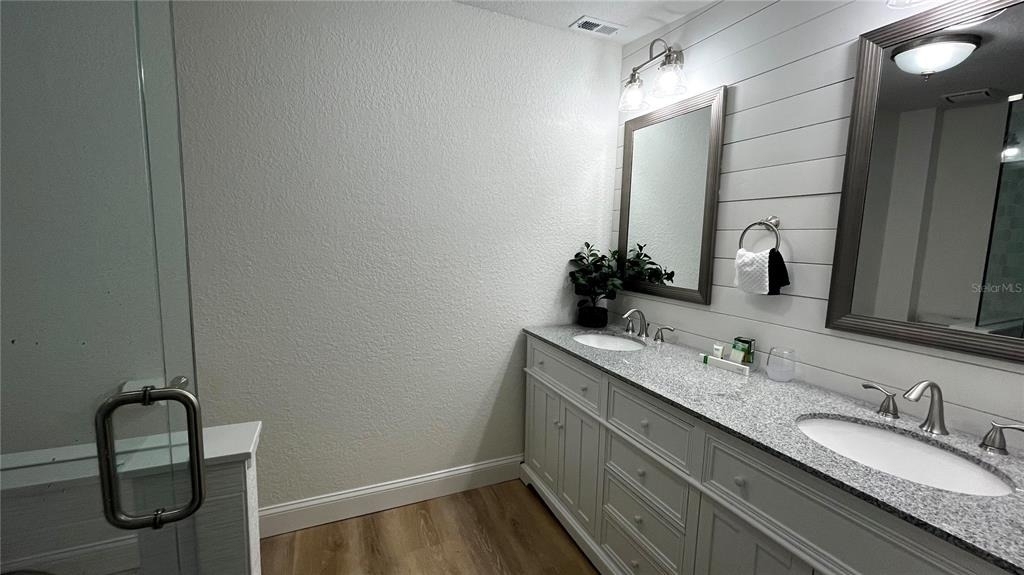 1639 St Catherine Drive W - Photo 8