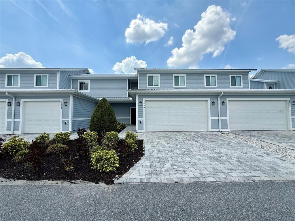 2511 Pine Place - Photo 0