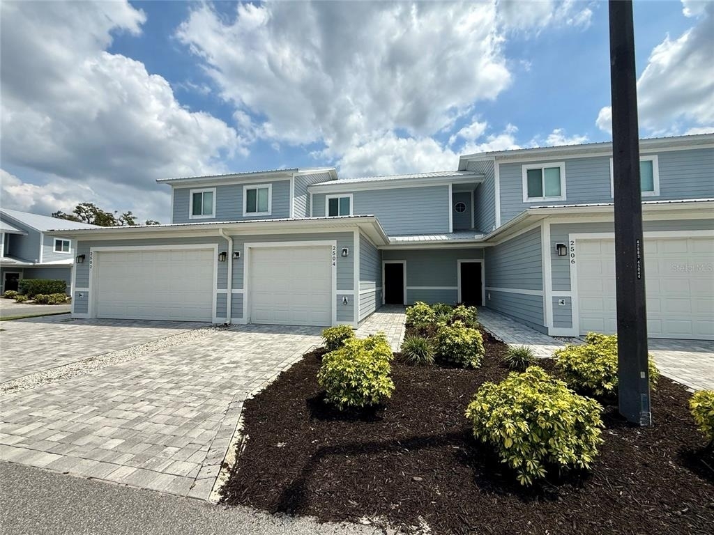 2405 Willow Way - Photo 0