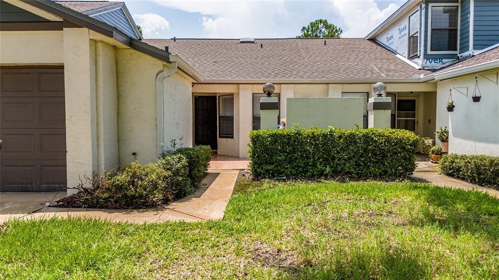 140 Lakepointe Circle - Photo 1