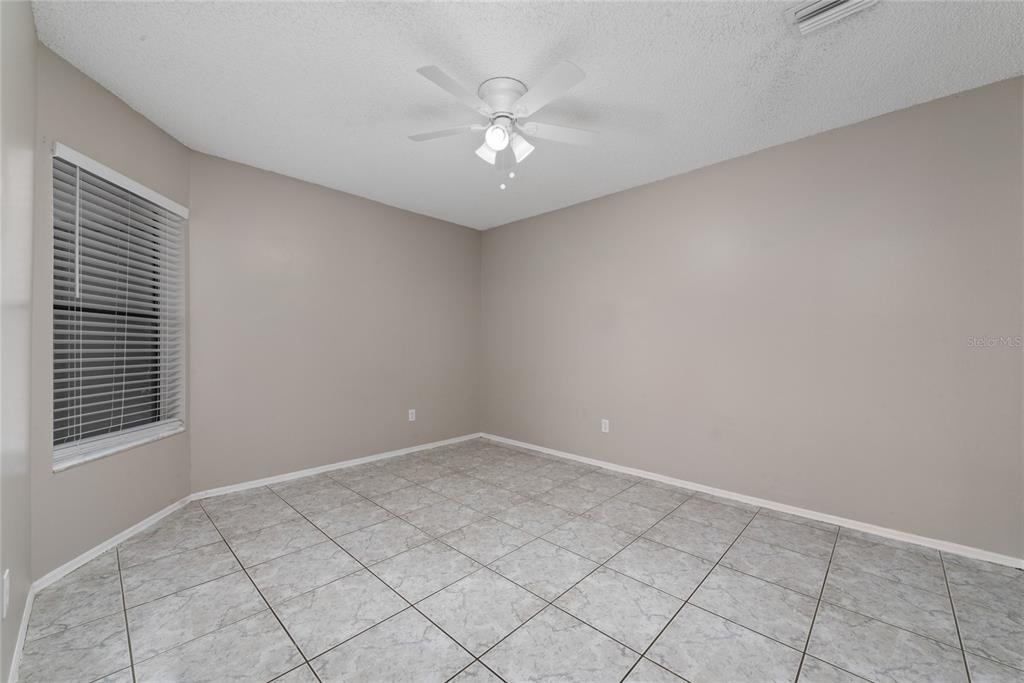 140 Lakepointe Circle - Photo 6