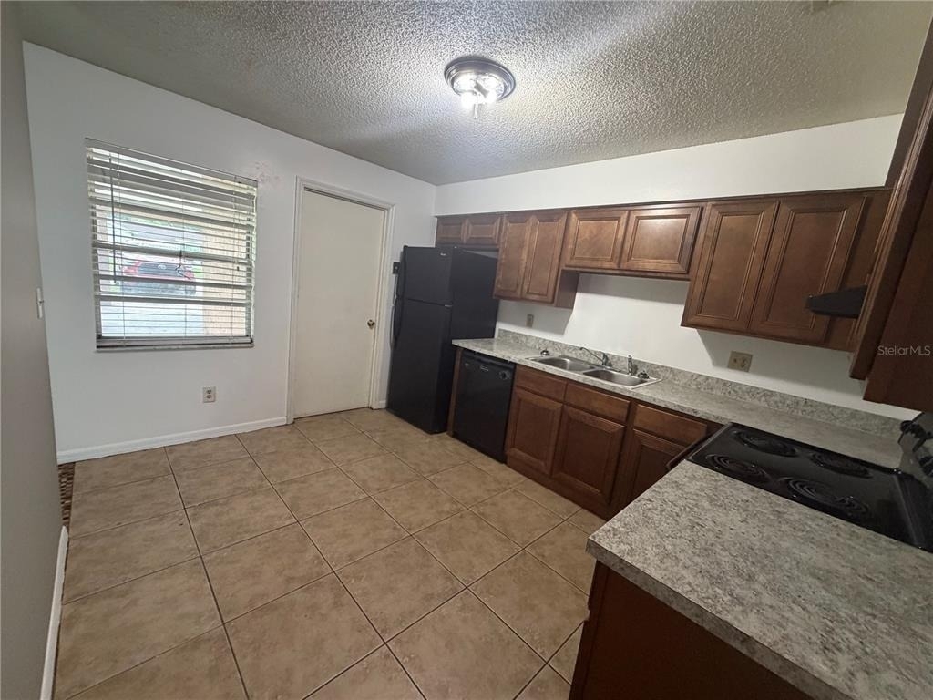 2415 S Cedar Avenue - Photo 4
