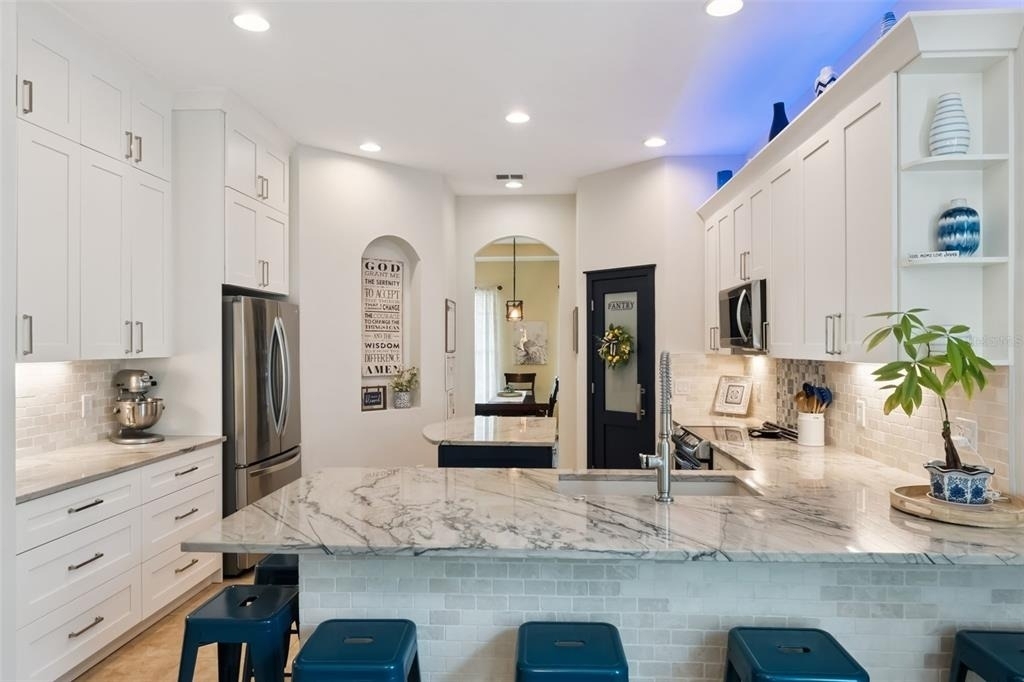 420 Park Lake Drive - Photo 3