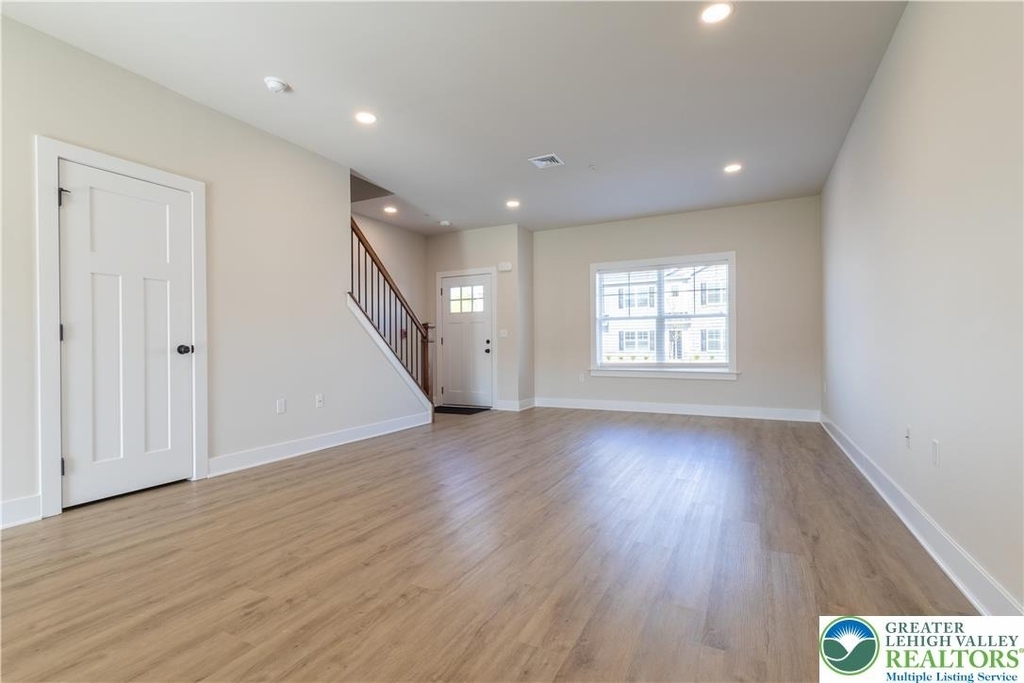 1411 Greenview Drive - Photo 5