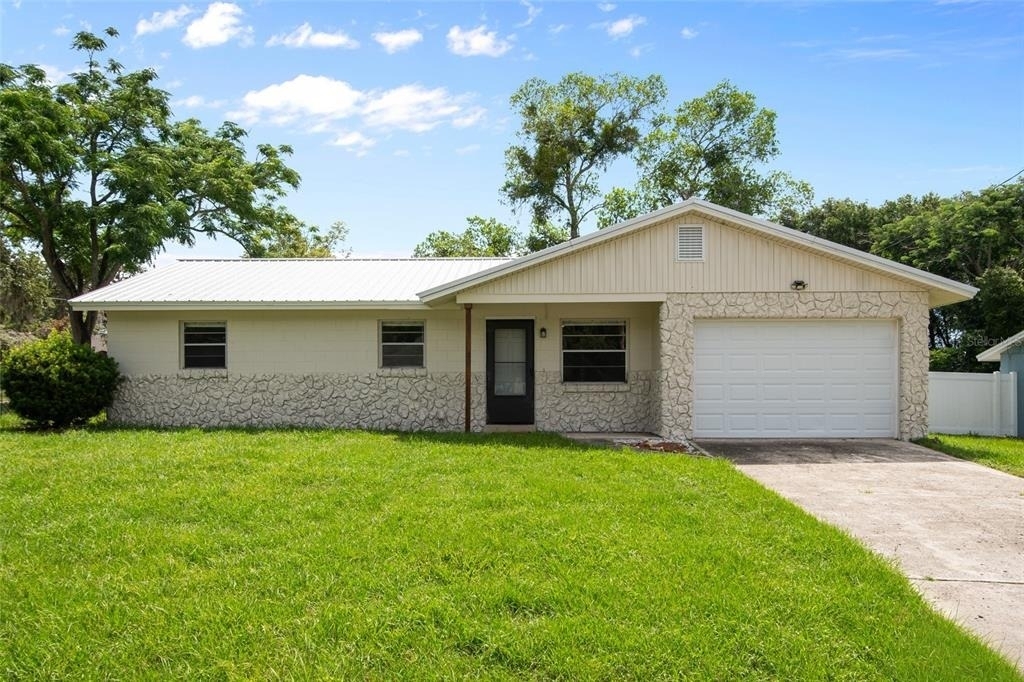 111 Amigos Road - Photo 0