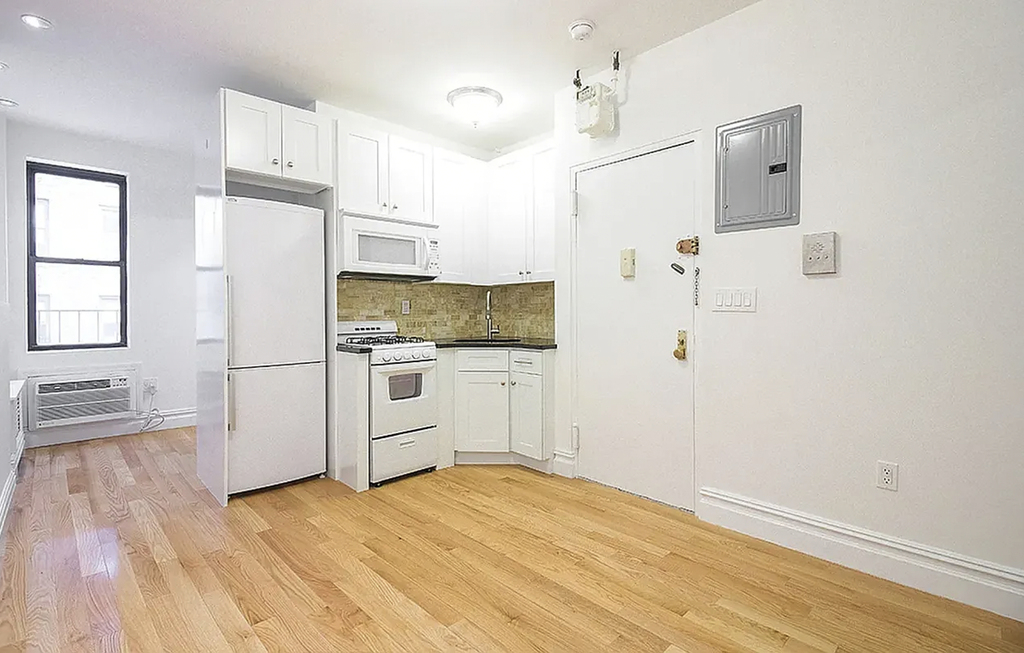 325 East 78th Street - Photo 4