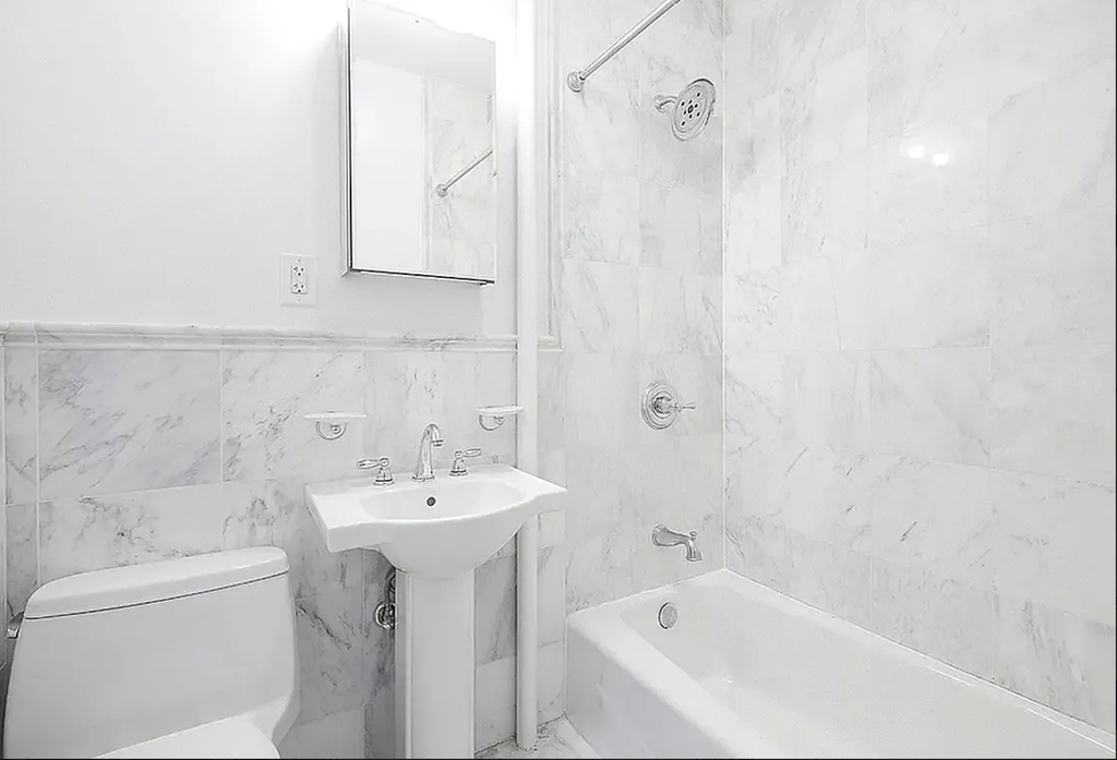 325 East 78th Street - Photo 5