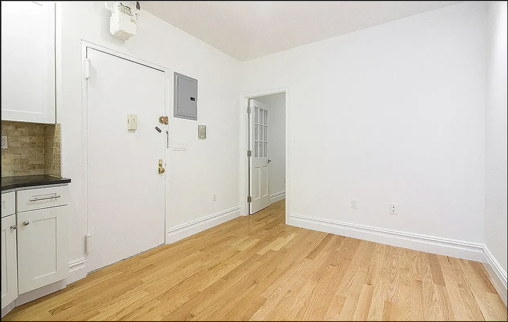 325 East 78th Street - Photo 1