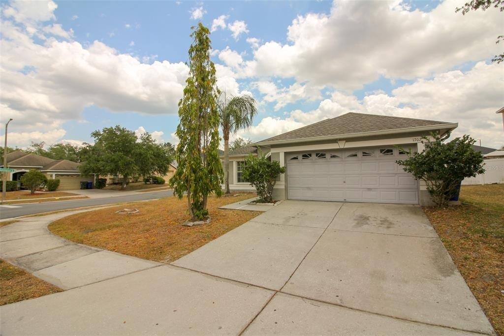 1702 Holton Road - Photo 1