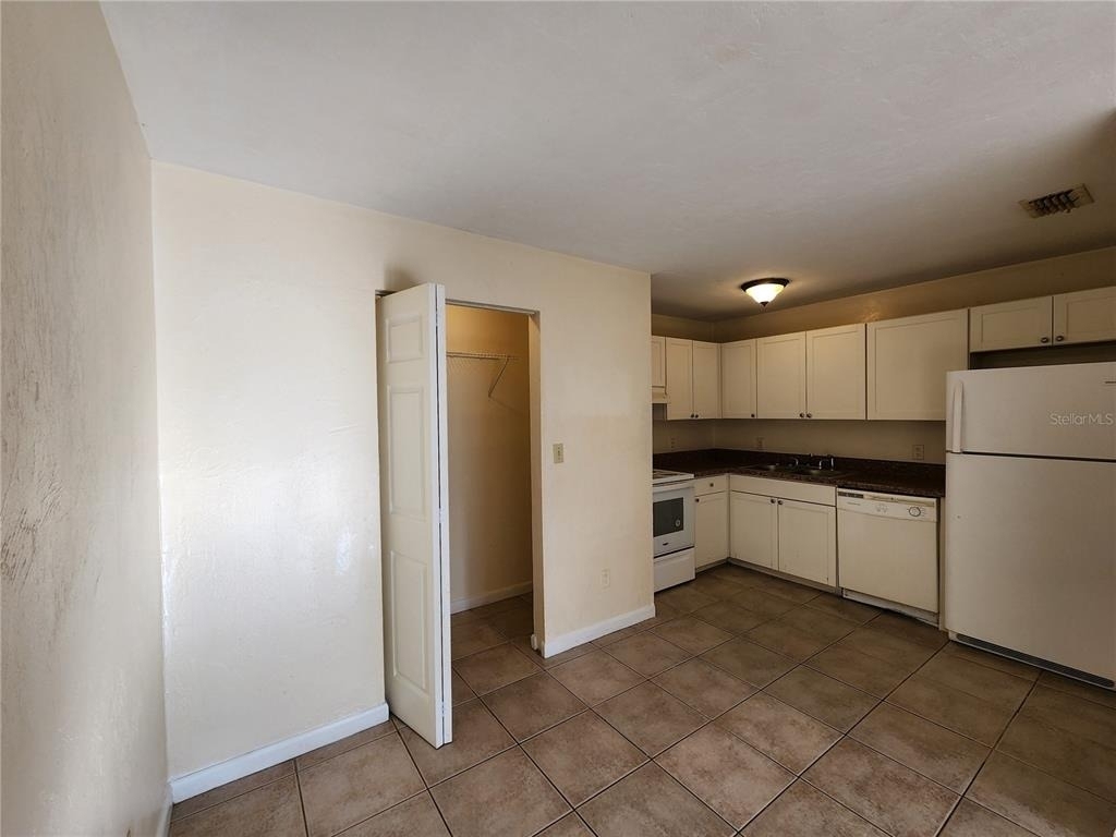 2529 Nw 62 Place - Photo 4