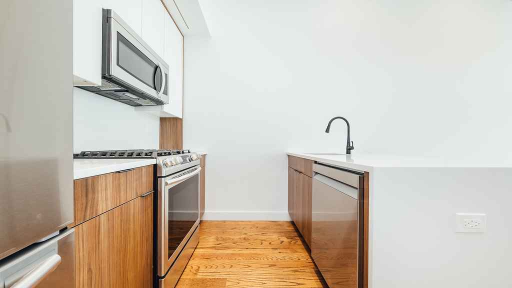 901 Herkimer St - Photo 2