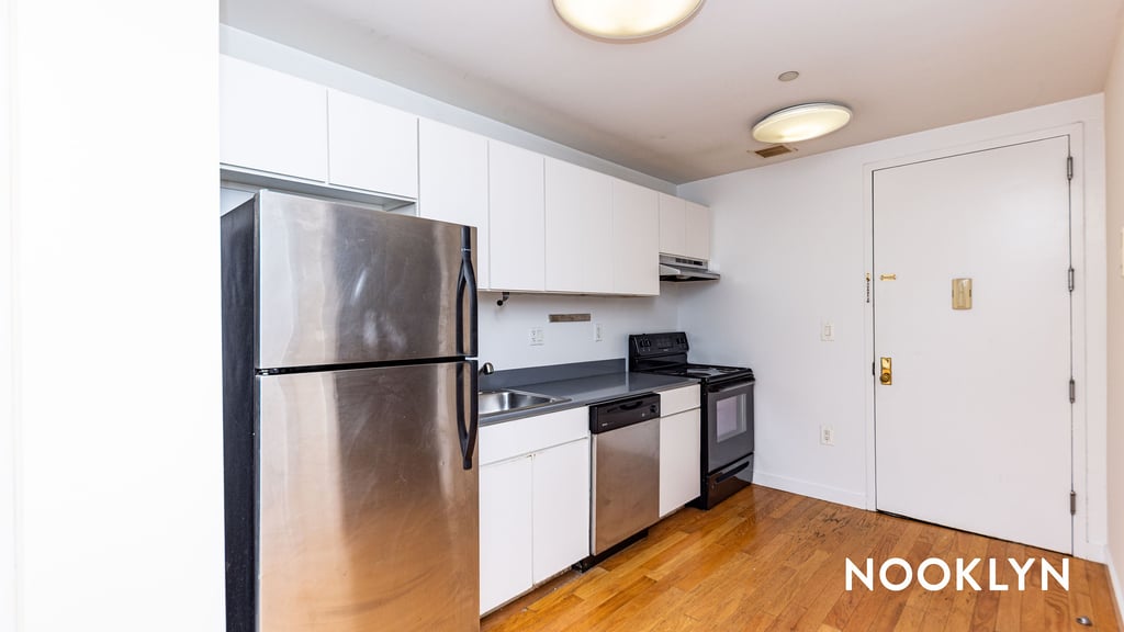 924 Metropolitan Ave - Photo 5