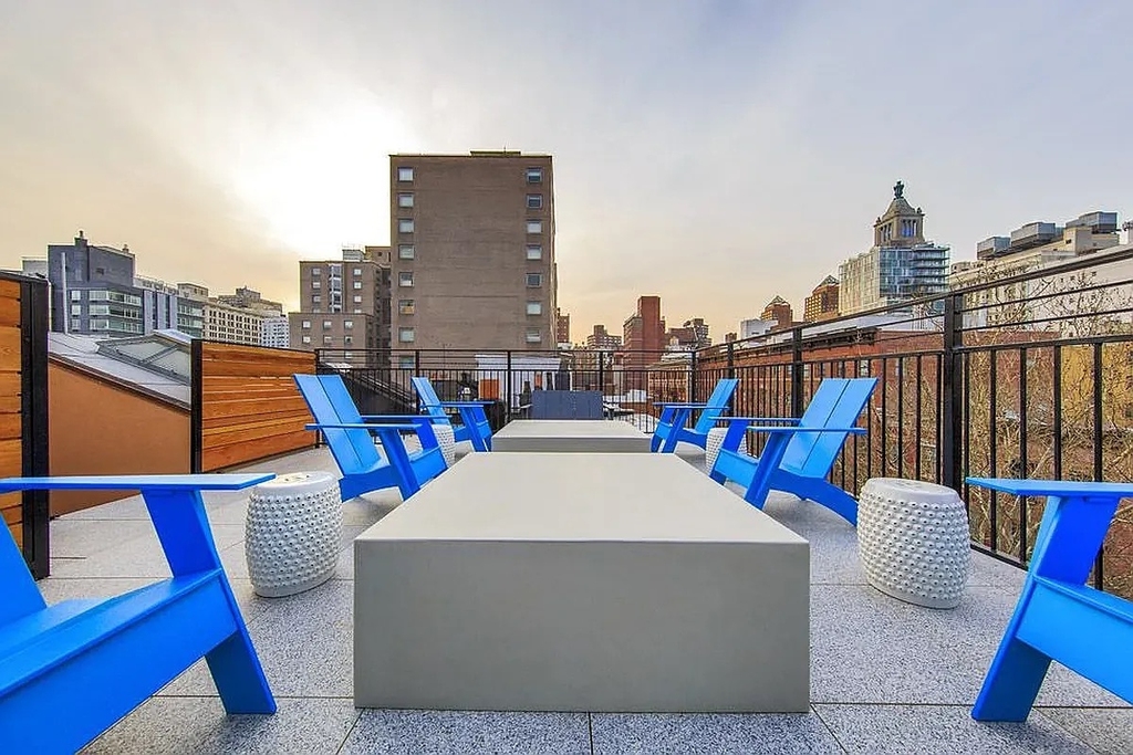 222 East 12th Street - Photo 6