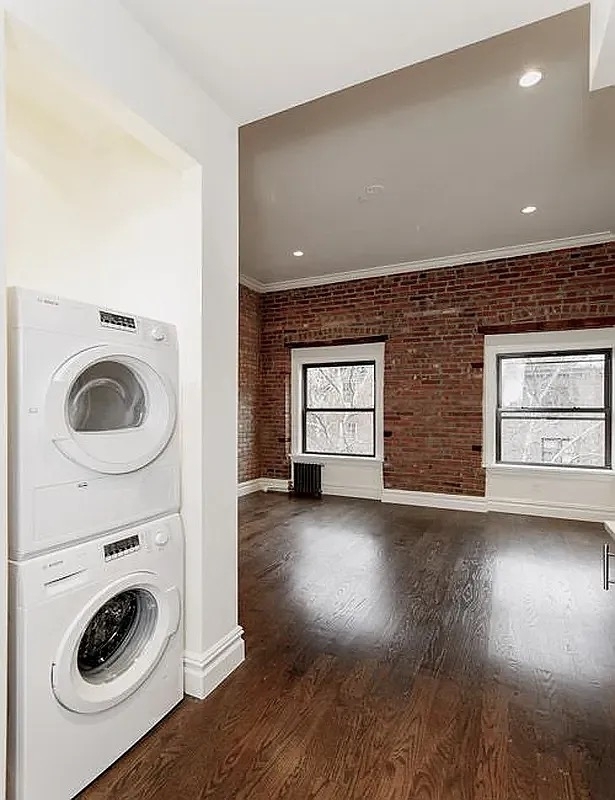 222 East 12th Street - Photo 2