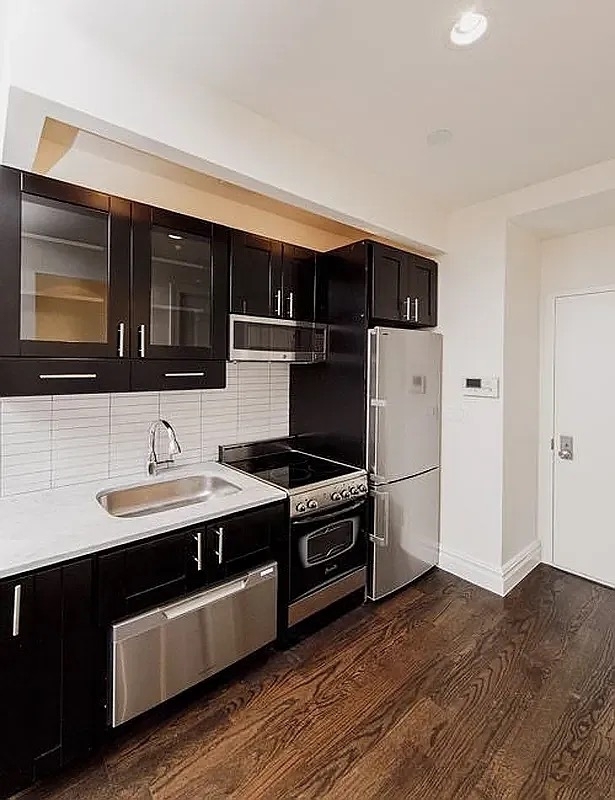 222 East 12th Street - Photo 1