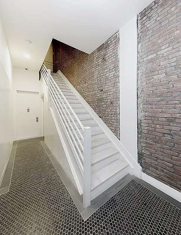 222 East 12th Street - Photo 5