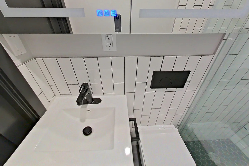  2nd Avenue - Photo 3