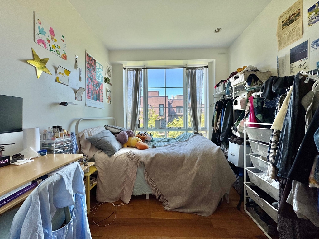 869 Park Avenue - Photo 0