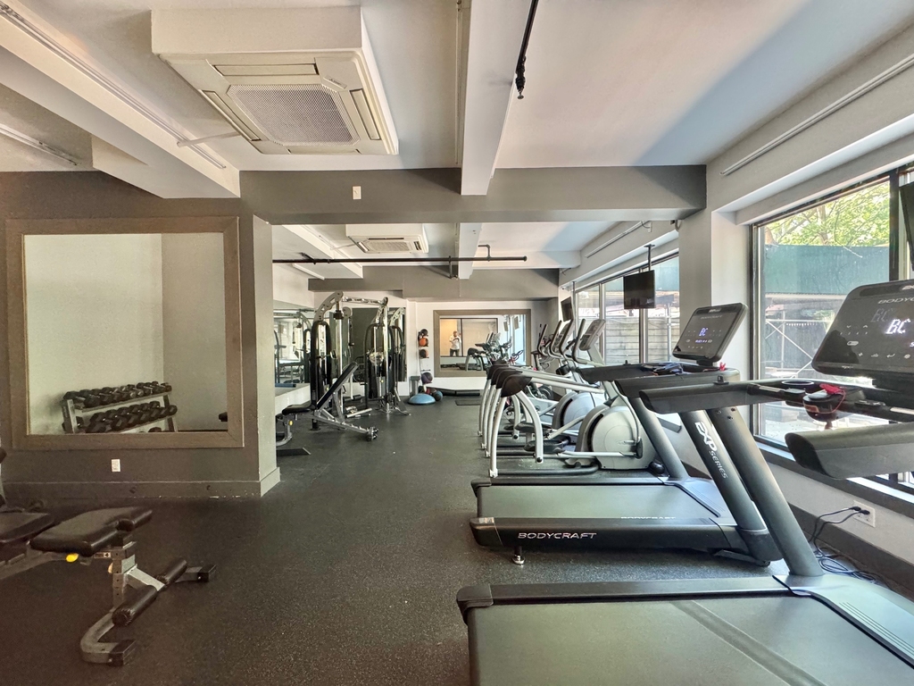 869 Park Avenue - Photo 11