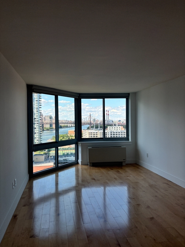 Center Boulevard - Photo 2