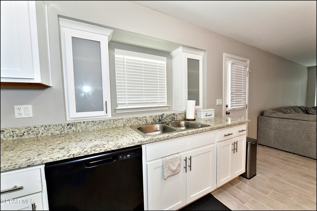 5129 Rose Elise Street - Photo 14